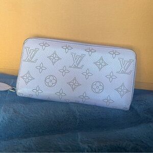 Authentic Louis Vuitton Blush Pink Zippy